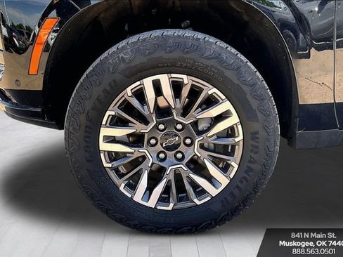 Used 2025 Chevrolet Tahoe Z71 AWD/4WD image 34