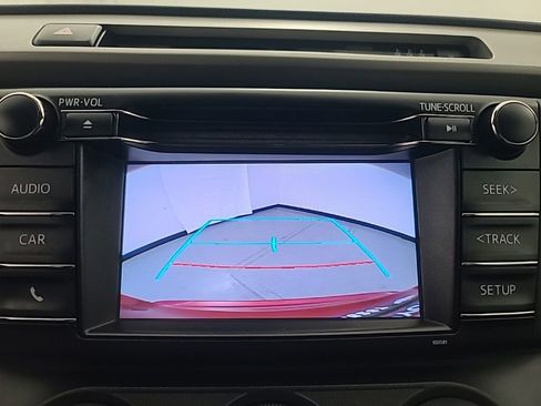 Used 2018 Toyota RAV4 LE AWD/4WD image 32