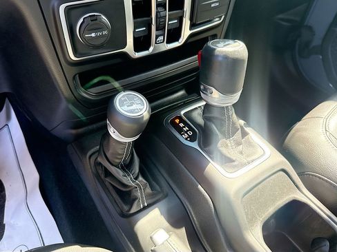 Used 2021 Jeep Wrangler Unlimited Sahara AWD/4WD image 18