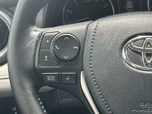 Certified 2016 Toyota RAV4 Limited FWD image 9