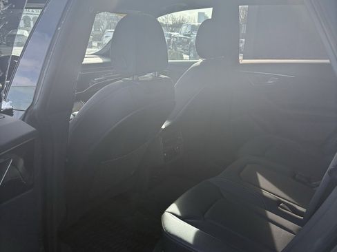 Used 2025 Audi Q8 Premium Plus image 12