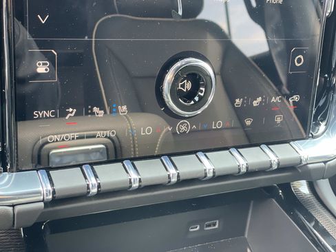 New 2026 GMC Yukon XL Elevation w/ Elevation Premium Package image 15