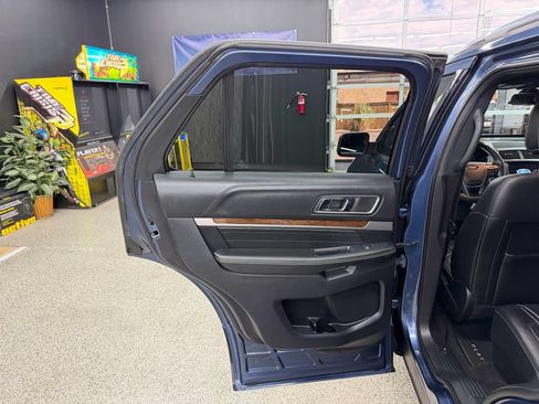 Used 2019 Ford Explorer Platinum AWD/4WD image 12