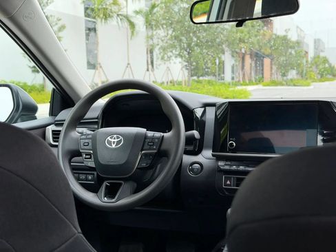 Used 2025 Toyota Camry LE FWD image 19