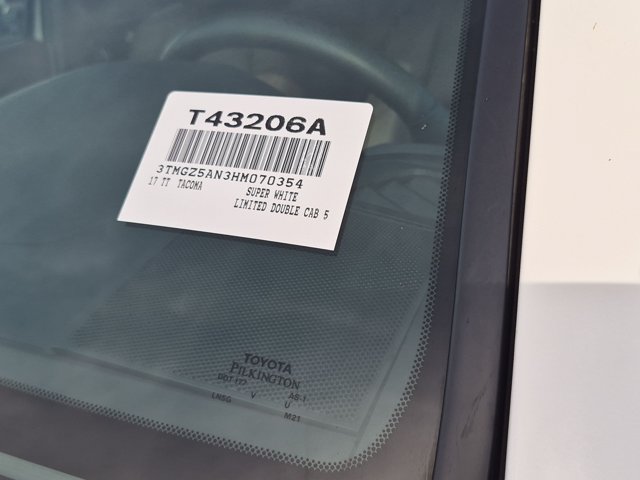 Certified 2017 Toyota Tacoma Limited w/ Tow Package AWD/4WD image 18