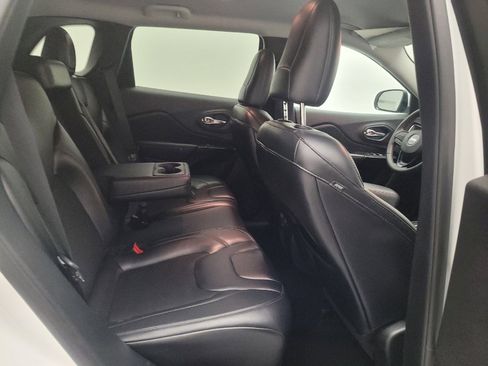 Used 2020 Jeep Cherokee Latitude Plus FWD image 19