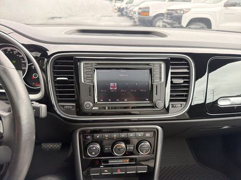 Used 2019 Volkswagen Beetle 2.0T SE w/ SE Premium Package FWD image 24