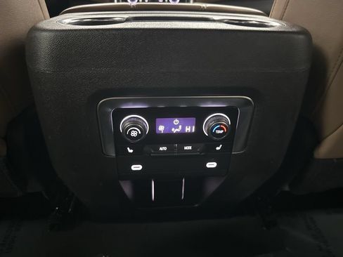Used 2021 Chevrolet Suburban Premier w/ Premium Package AWD/4WD image 24