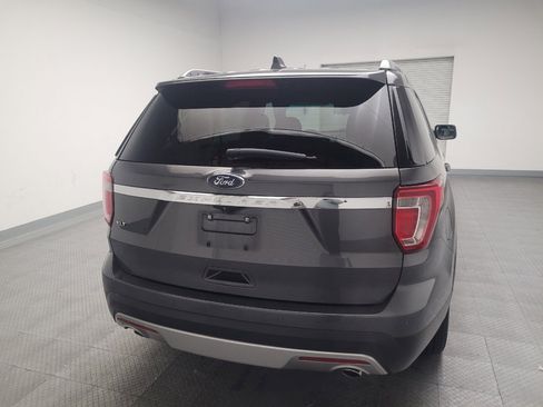 Used 2017 Ford Explorer XLT image 7