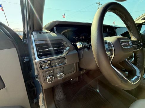 Used 2025 GMC Yukon XL Elevation image 8