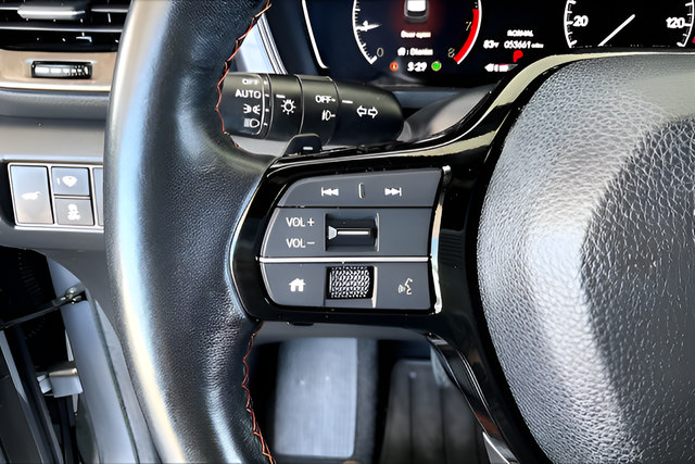Used 2025 Honda Pilot TrailSport image 10