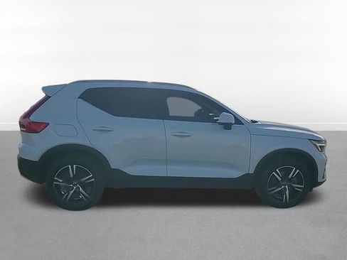 Used 2025 Volvo XC40 B5 Core image 4