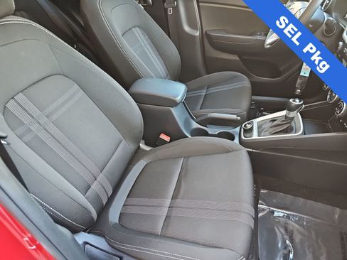 Certified 2023 Hyundai Venue SEL FWD image 18