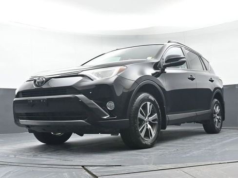 Used 2017 Toyota RAV4 XLE image 29