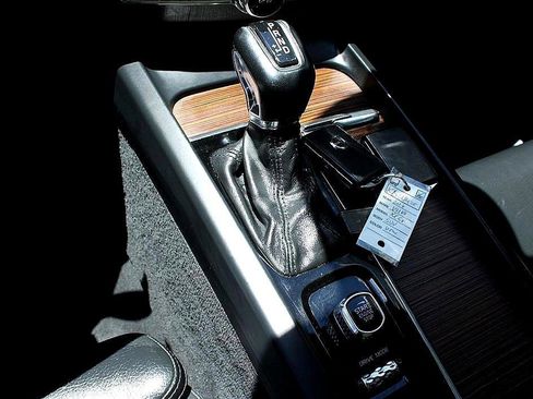 Used 2019 Volvo XC60 T6 Momentum w/ Advanced Package image 8