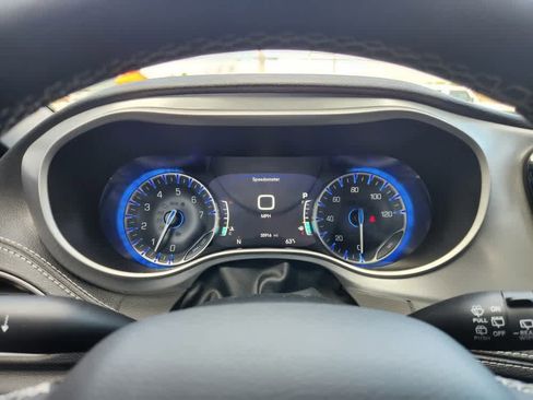 Used 2023 Chrysler Pacifica Touring-L w/ S Appearance Package image 28