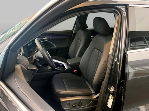 Certified 2025 Audi Q5 Premium w/ Convenience Package AWD/4WD image 8