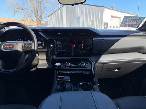 Used 2024 GMC Sierra 1500 AT4X image 18