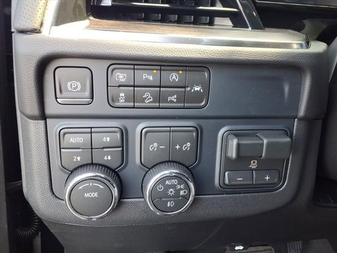 New 2026 Chevrolet Suburban Premier AWD/4WD image 26