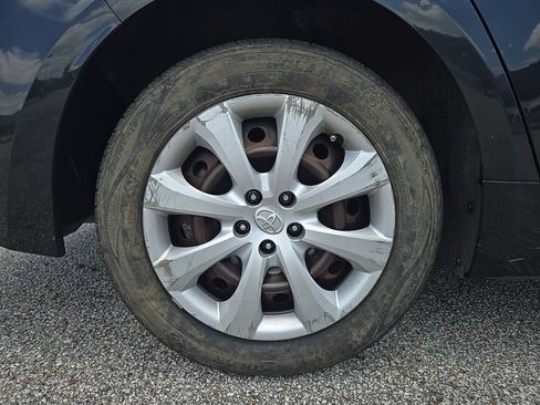 Used 2020 Toyota Corolla LE FWD image 28