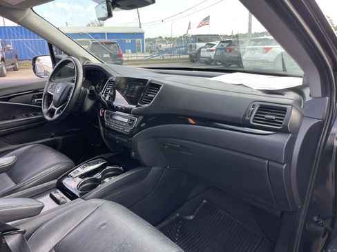 Used 2020 Honda Pilot Touring image 16