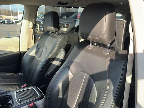 Used 2017 Chrysler Pacifica Touring-L Plus w/ Advanced Safetytec Group image 20