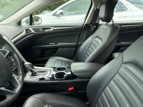 Used 2014 Ford Fusion SE w/ Equipment Group 202A FWD image 8