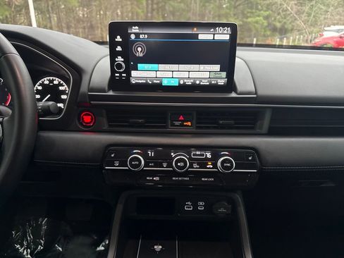 Certified 2025 Honda Pilot Touring image 27