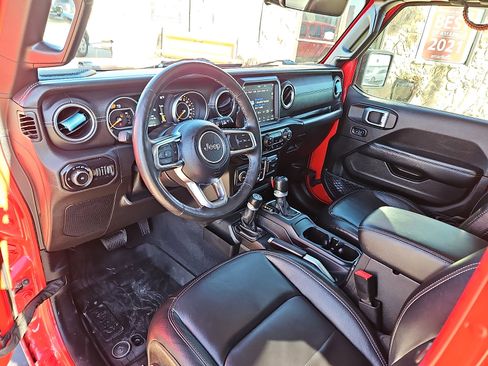 Used 2020 Jeep Wrangler Unlimited Sahara image 11