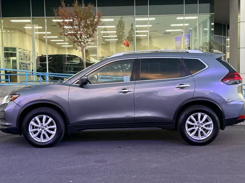 Used 2018 Nissan Rogue SV image 5