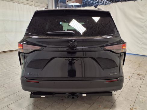 New 2026 Toyota Sienna XLE Woodland Edition image 8