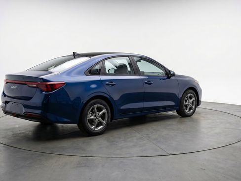 Used 2025 Kia K4 LXS image 9