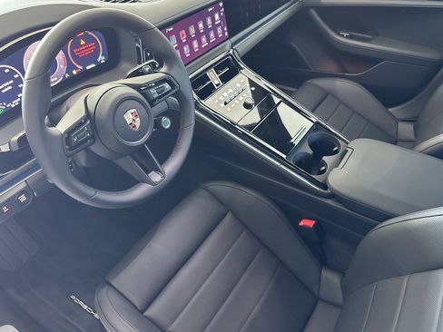 New 2025 Porsche Panamera image 4
