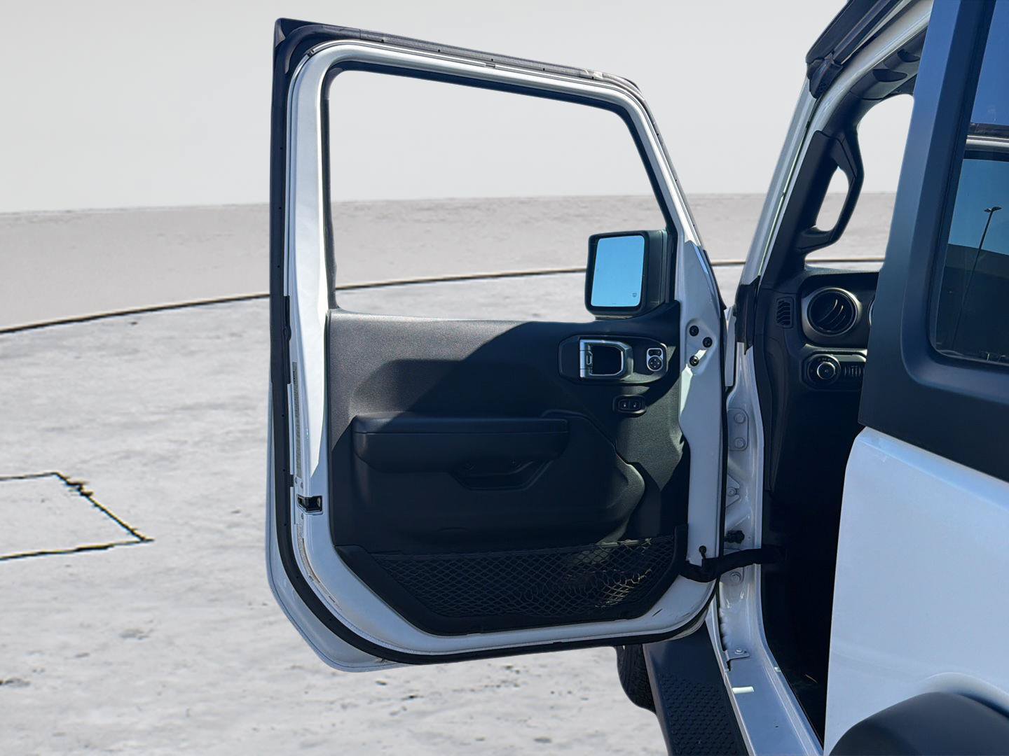 Used 2018 Jeep Wrangler Sport AWD/4WD image 7
