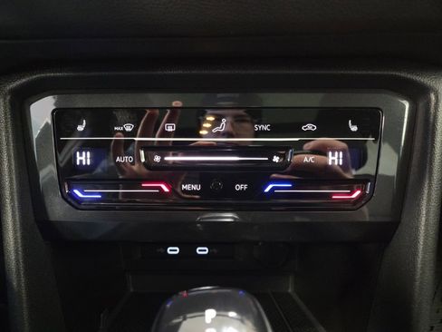 Used 2022 Volkswagen Tiguan SE R-Line image 26