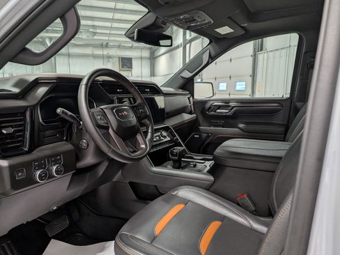 Used 2024 GMC Sierra 1500 AT4 w/ AT4 Premium Package image 17