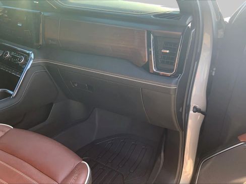 Used 2025 GMC Sierra 2500 Denali Ultimate AWD/4WD image 19
