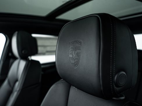 Certified 2026 Porsche Macan Turbo image 18