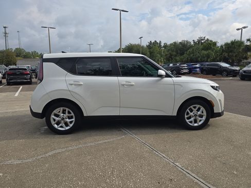 Used 2024 Kia Soul LX w/ Option Group 015 FWD image 9