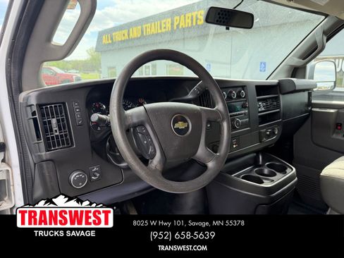 Used 2017 Chevrolet Express 3500 RWD image 11