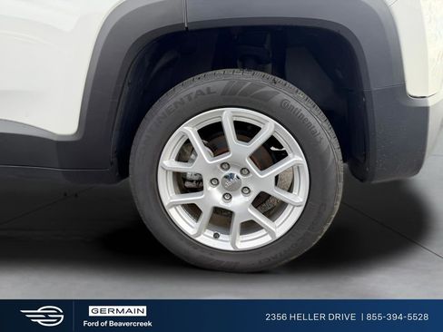 Used 2023 Jeep Renegade Latitude w/ Premium Group image 28