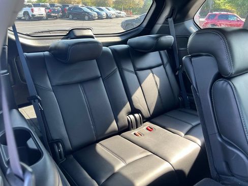 Used 2015 Nissan Pathfinder Platinum FWD image 12
