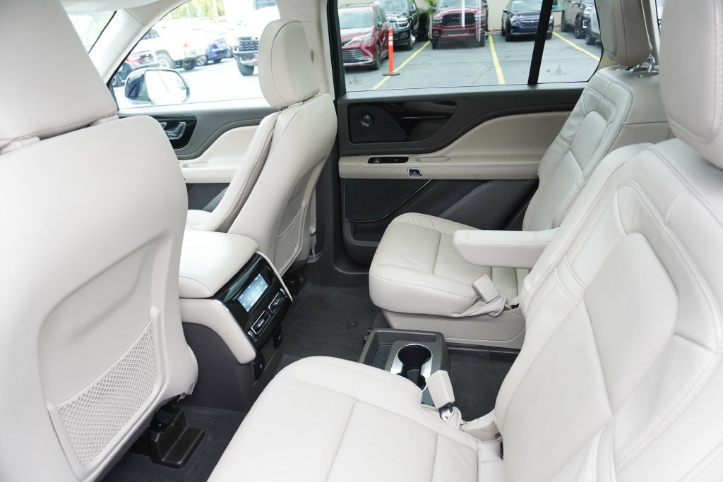 Used 2024 Lincoln Aviator Reserve w/ Jet Package AWD/4WD image 42
