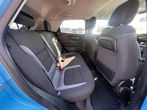 Used 2026 Chevrolet TrailBlazer LT w/ LT Cold Weather Package FWD image 32