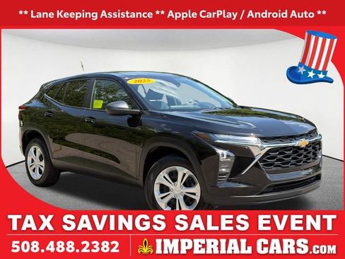 Used 2025 Chevrolet Trax LS FWD image 1