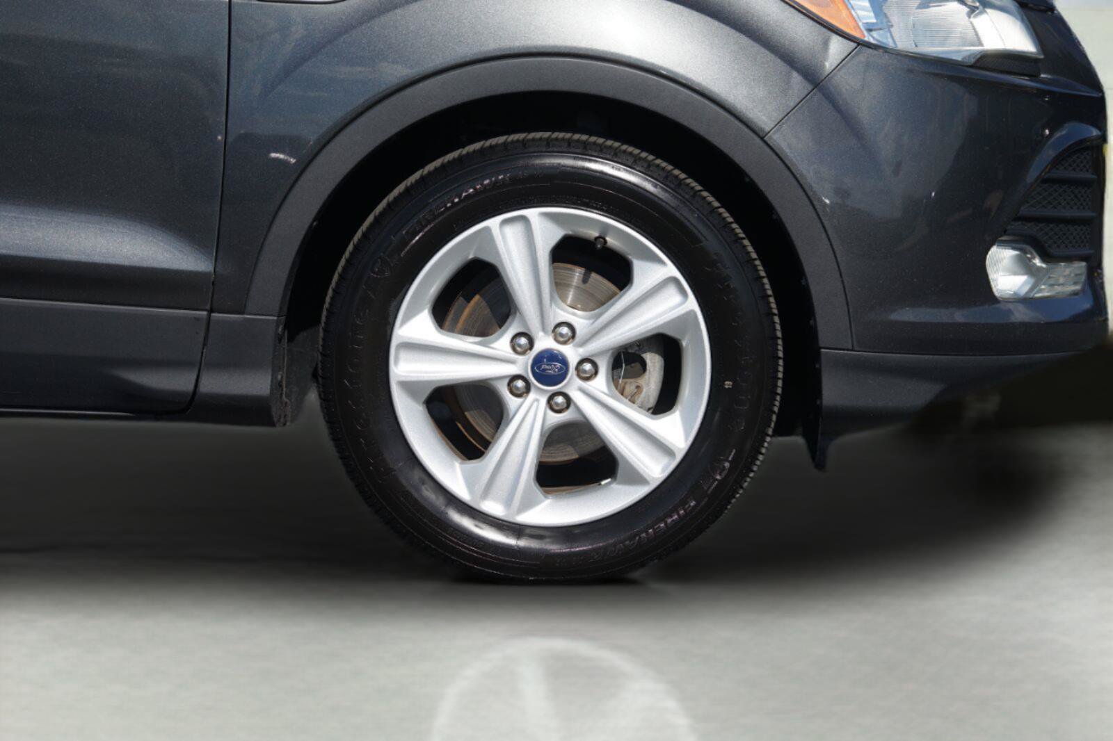 Used 2016 Ford Escape SE w/ Equipment Group 201A FWD image 4