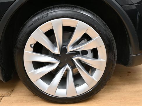 Used 2026 Tesla Model Y Long Range RWD image 11