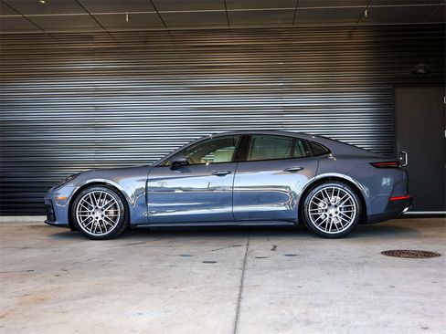 New 2025 Porsche Panamera 4 image 2