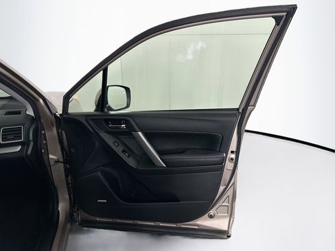 Used 2016 Subaru Forester 2.5i Touring w/ Eyesight & Navigation System image 33