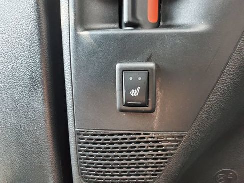 Used 2025 Chrysler Pacifica Limited FWD image 18